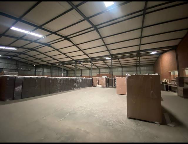 4,000M² WAREHOUSE TO LET IN DEVLAND